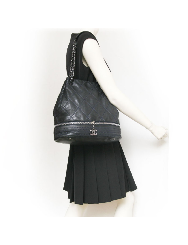 Sac besace CHANEL bleu marine