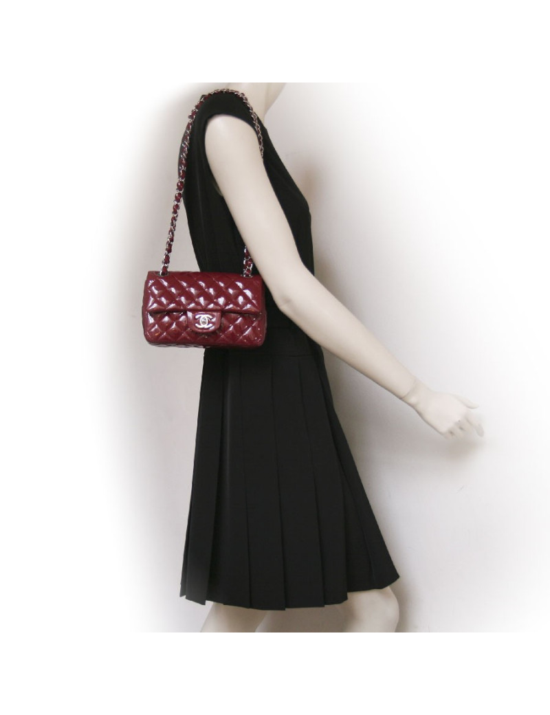 Sac timeless CHANEL verni framboise