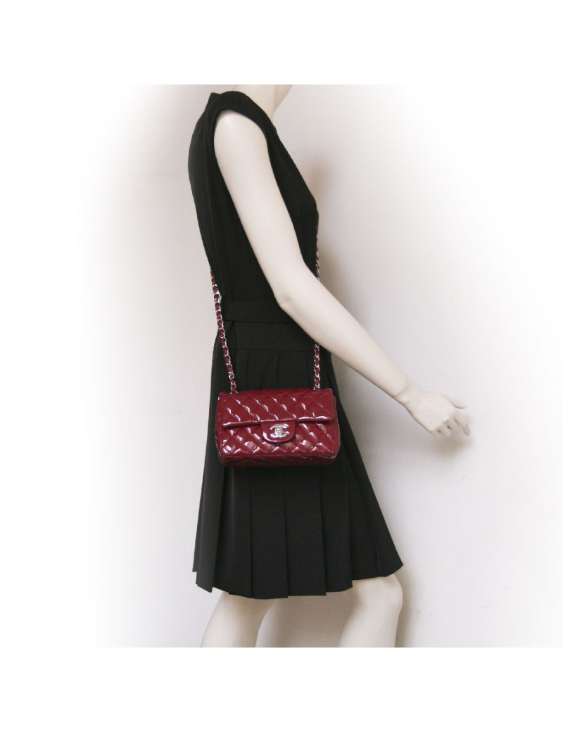 Sac timeless CHANEL verni framboise