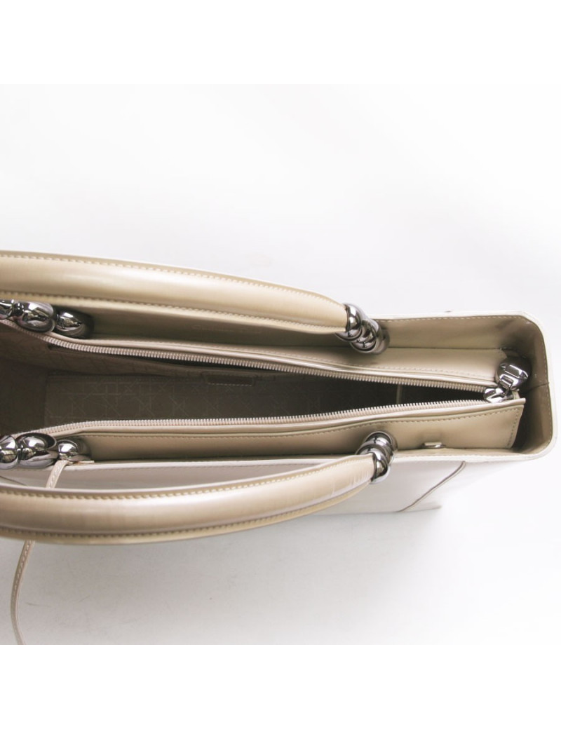Sac" lady Perla" DIOR en vernis crème GM et son porte-monnaie