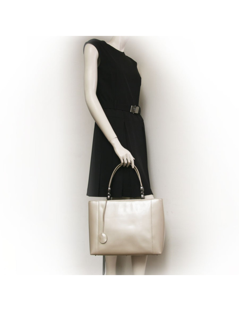 Sac" lady Perla" DIOR en vernis crème GM et son porte-monnaie