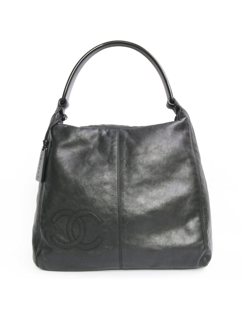Sac besace CHANEL en cuir souple noir 