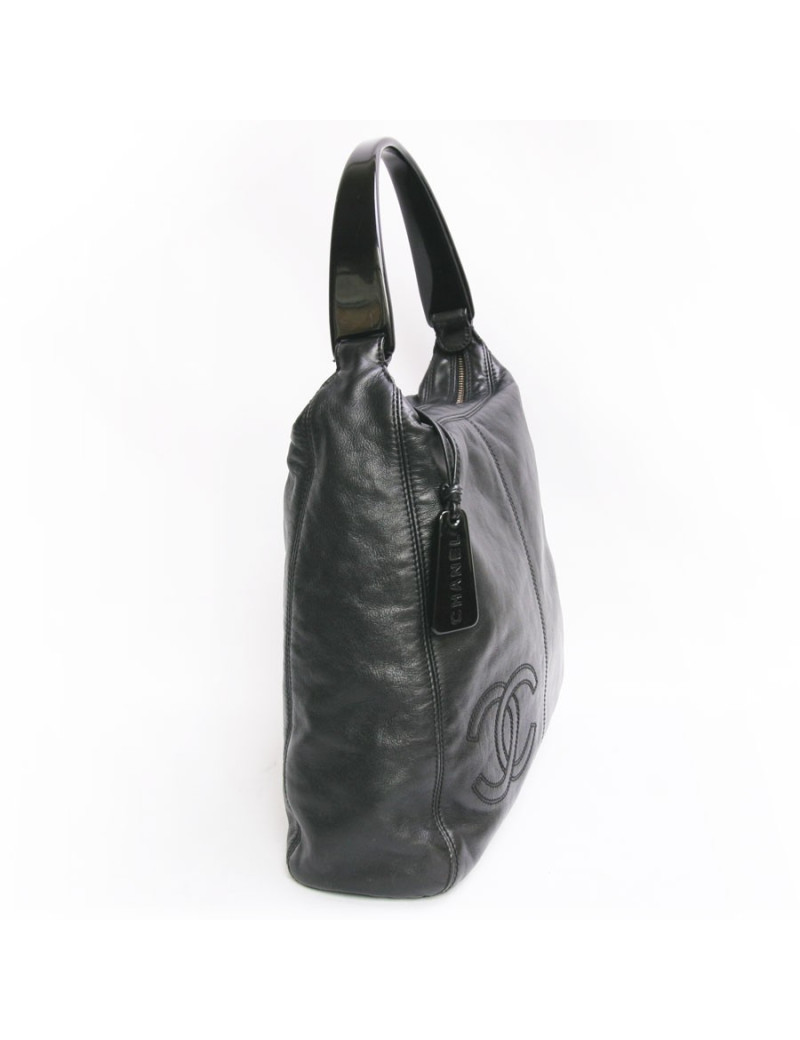 Sac besace CHANEL en cuir souple noir 