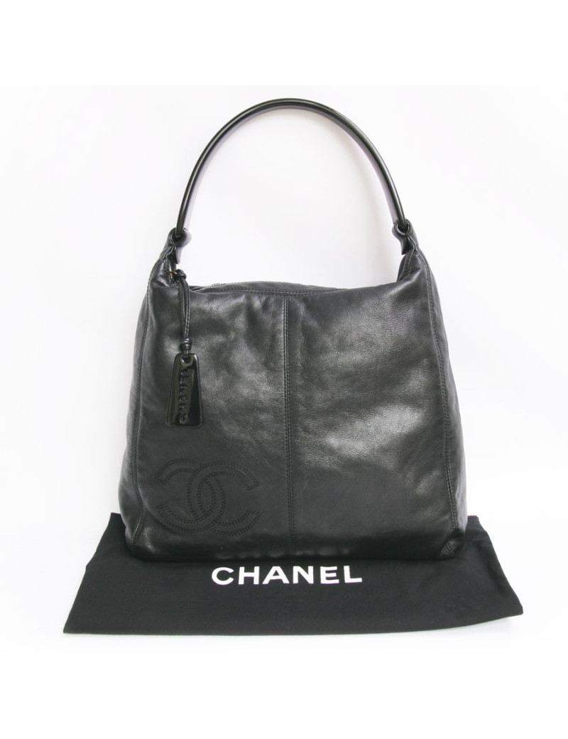 Sac besace CHANEL en cuir souple noir 
