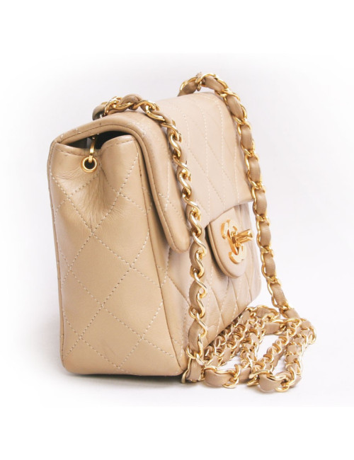 mini sac CHANEL matelassé en cuir d'agneau beige