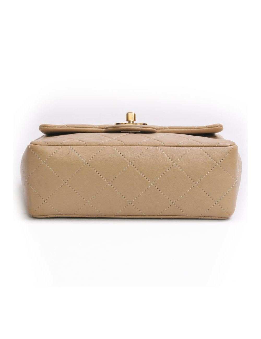 mini sac CHANEL matelassé en cuir d'agneau beige