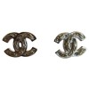 Clous CC CHANEL motif chaine or pâle