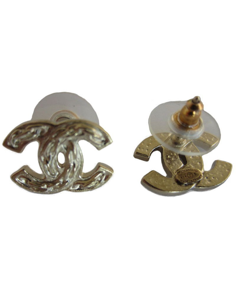 Clous CC CHANEL motif chaine or pâle