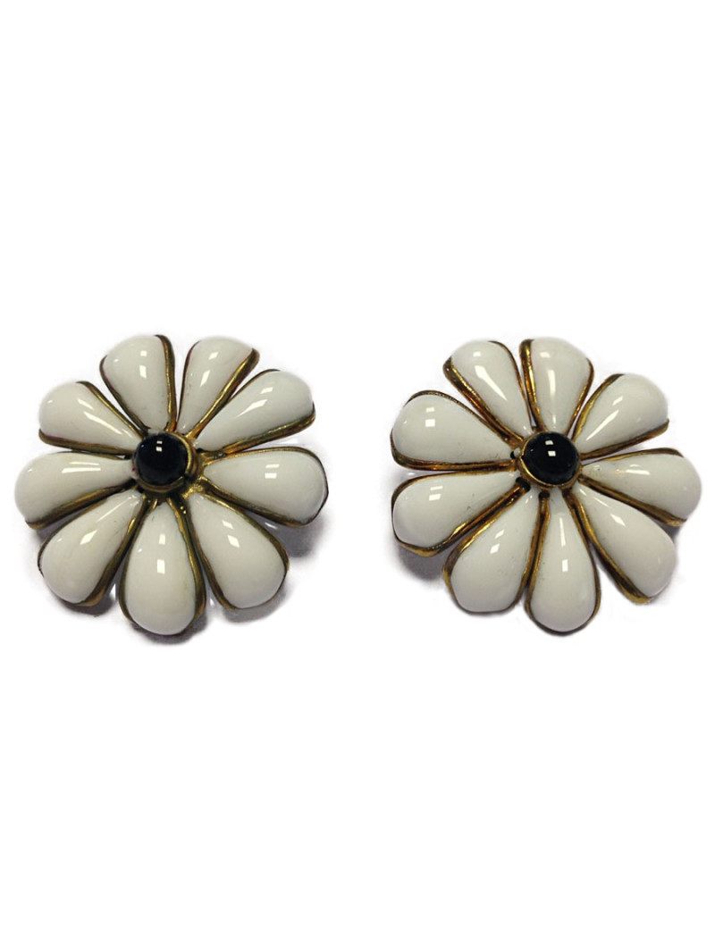 Marguerite de Valois in glass paste white ear clips