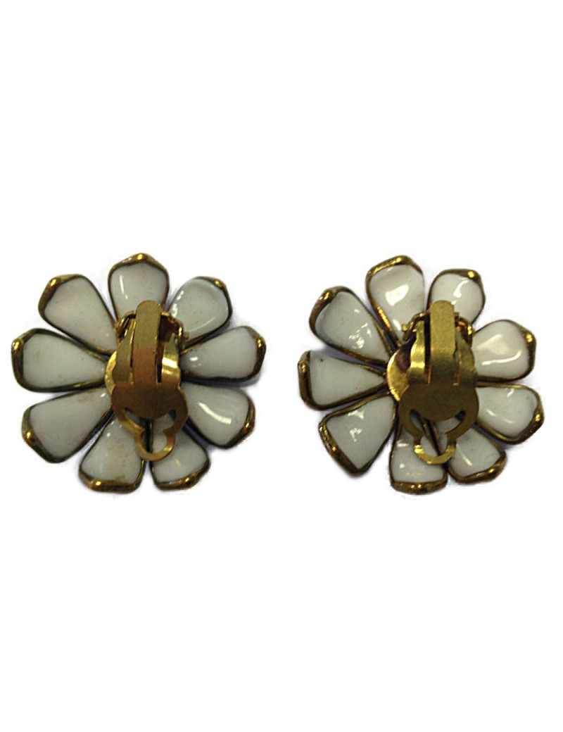 Marguerite de Valois in glass paste white ear clips