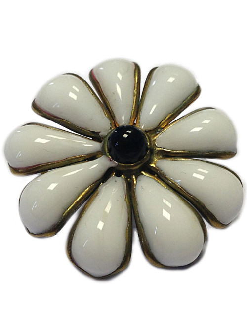 Marguerite de Valois in glass paste white ear clips