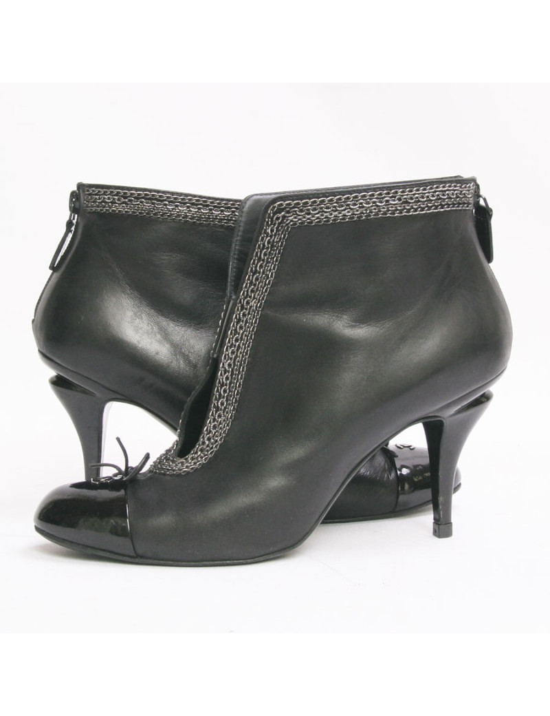 Boots CHANEL T 39 cuir d'agneau noir et chaînettes argent