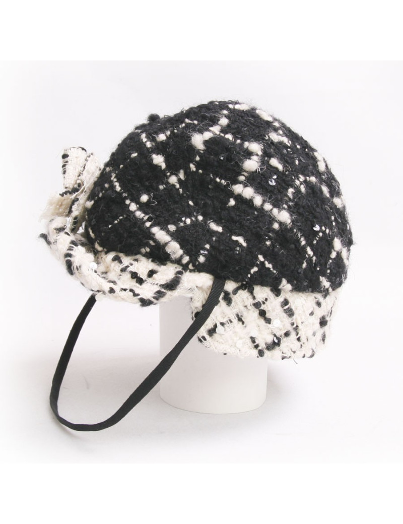 Chapeau CHANEL t 57 tweed noir et crême