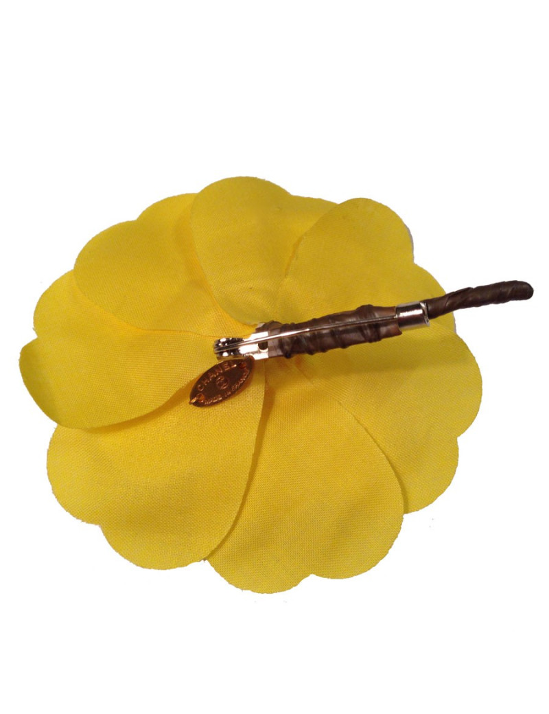 Broche tissu jaune CHANEL