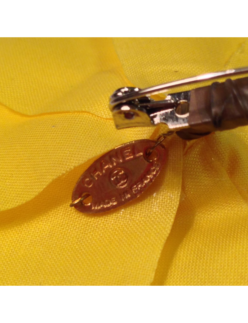 Broche tissu jaune CHANEL