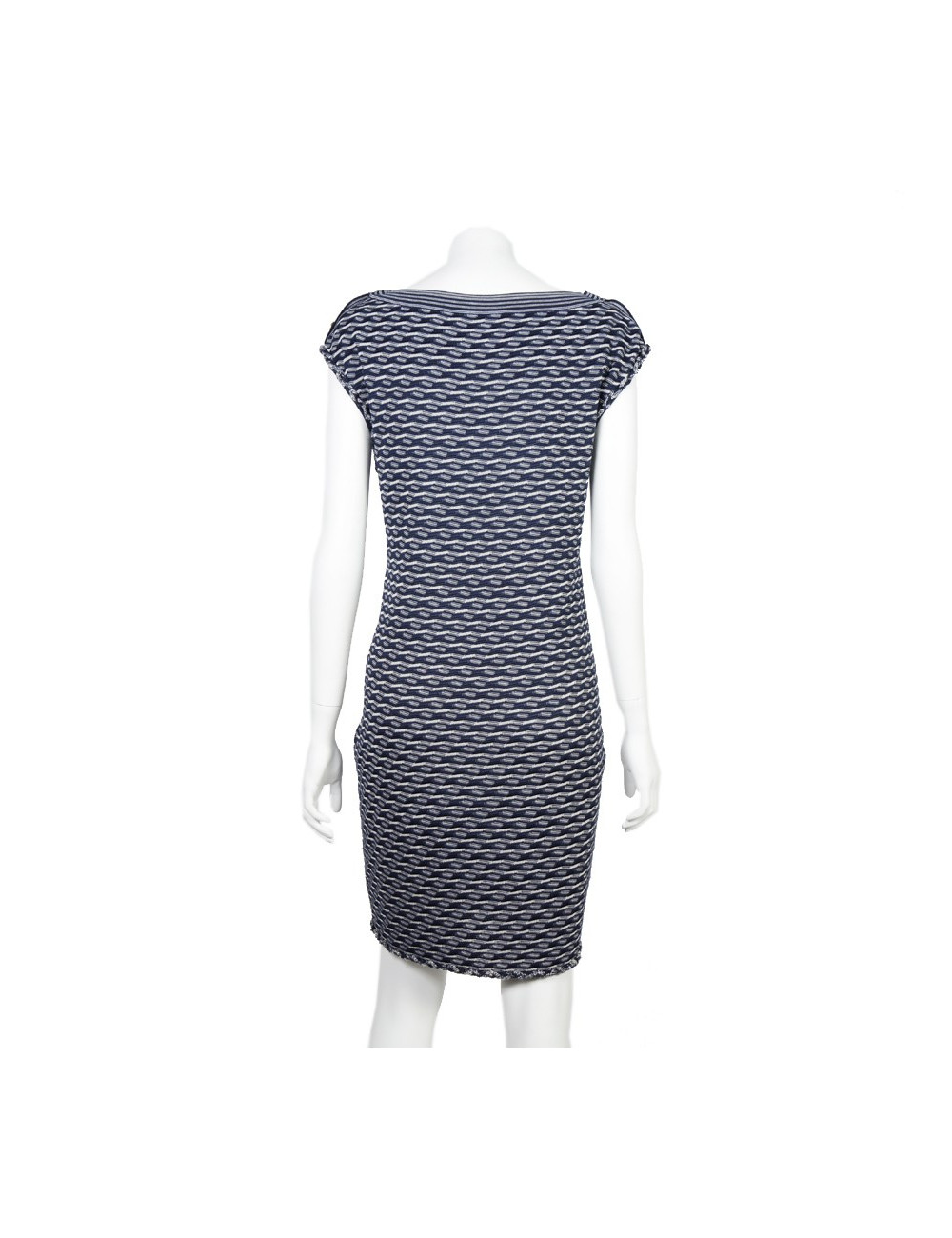 Robe CHANEL T 40 sans manches 