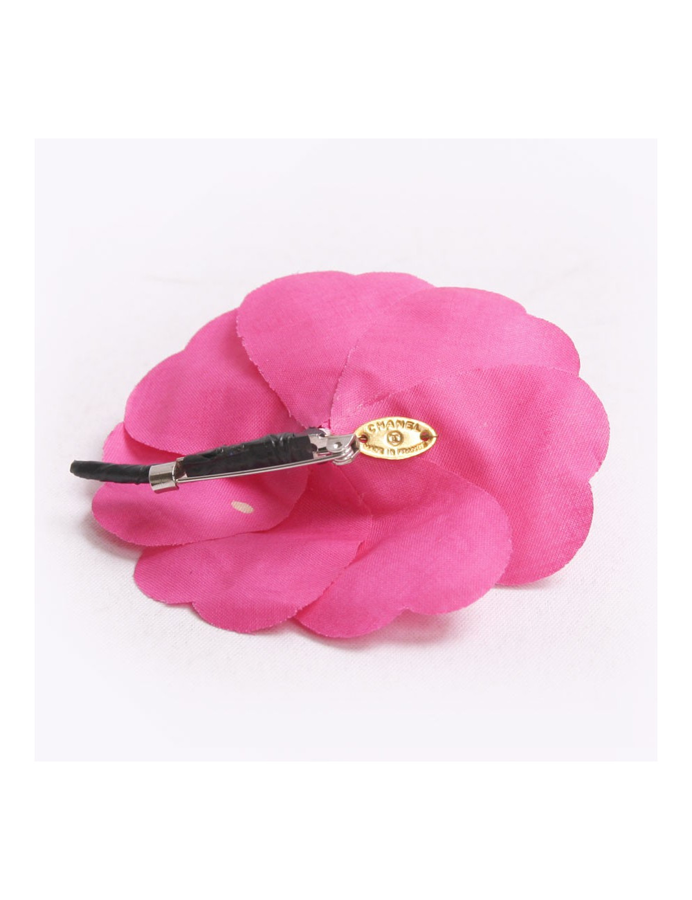 Broche en tissu rose fuchsia   CHANEL 