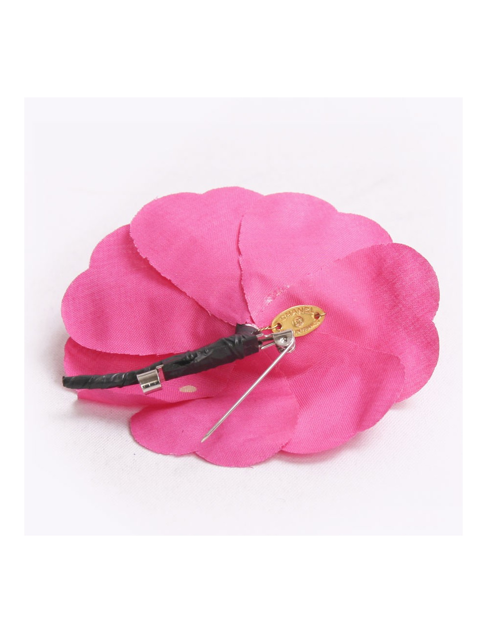 Broche en tissu rose fuchsia   CHANEL 