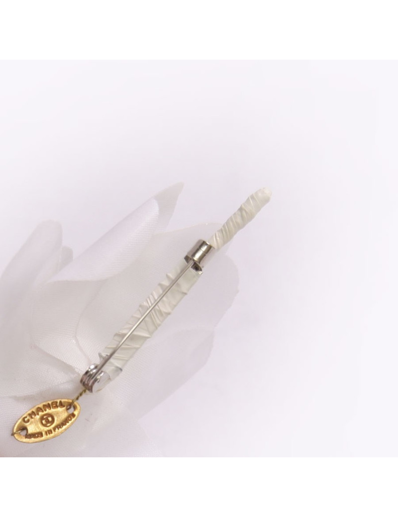 Broche en tissu blanc CHANEL