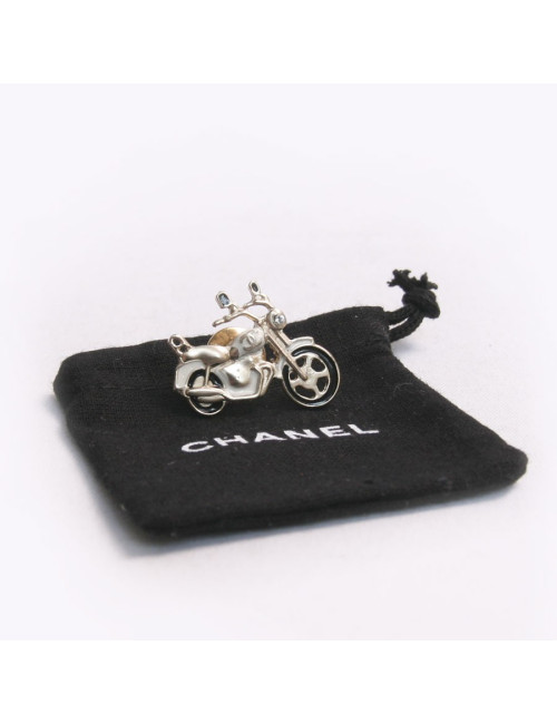 Pin' s CHANEL moto or pâle