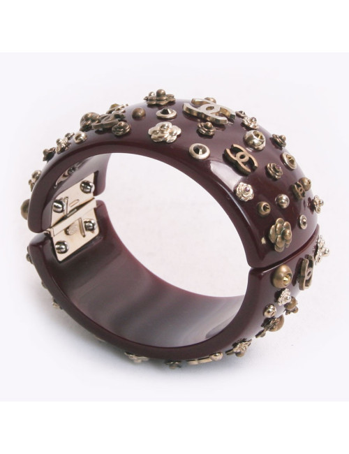 Manchette CHANEL bordeaux incrustée de camélias dorés