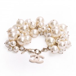 CHANEL bracelet with large Pearly beads