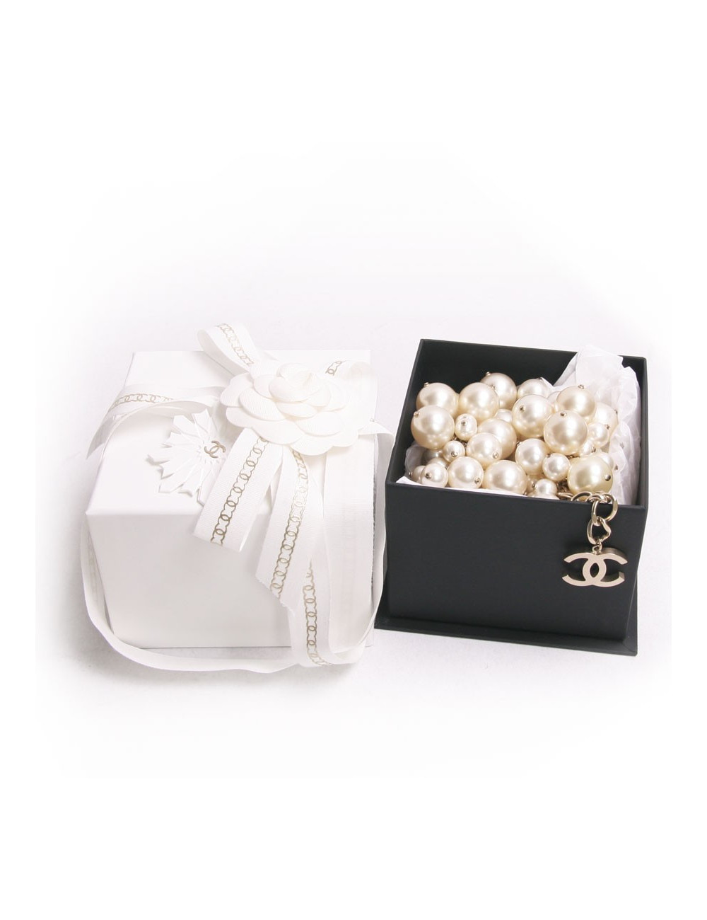 Bracelet CHANEL avec grosses perles nacrées