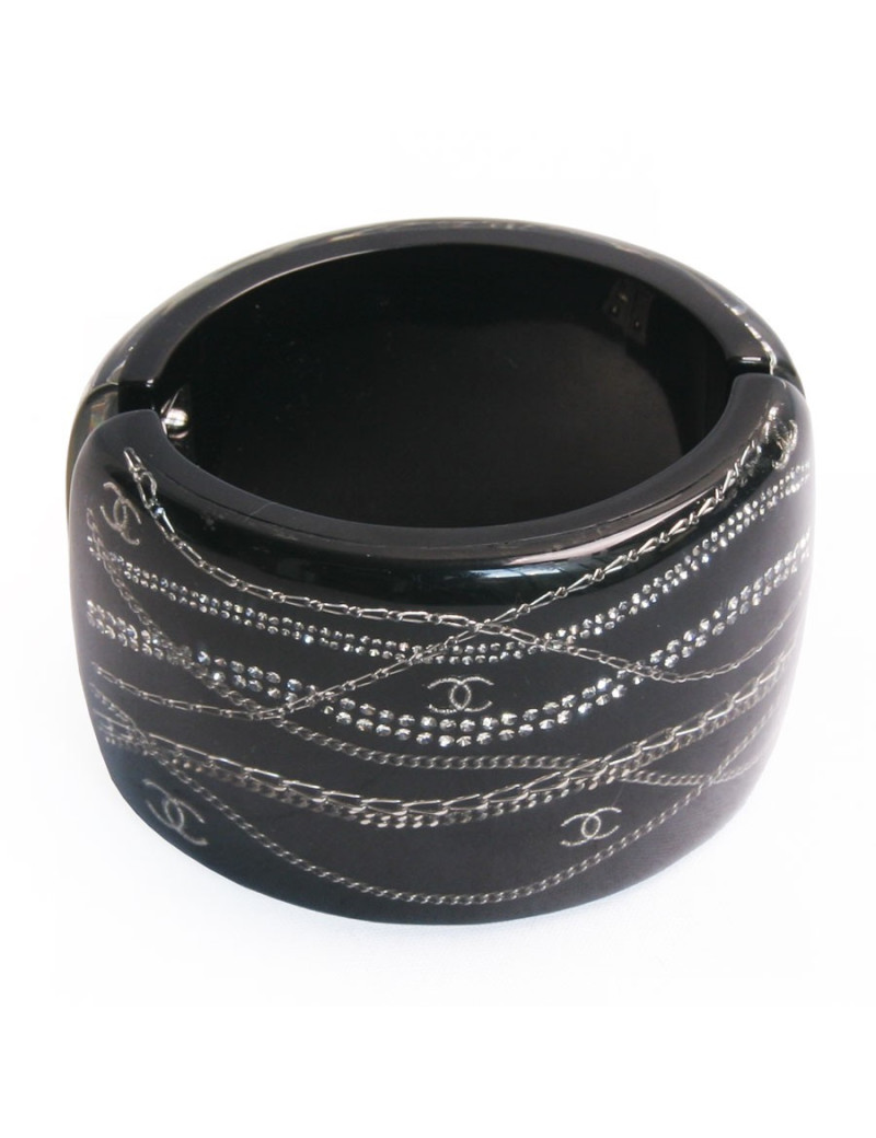 Manchette CHANEL noire avec inclusion chaînes et brillants