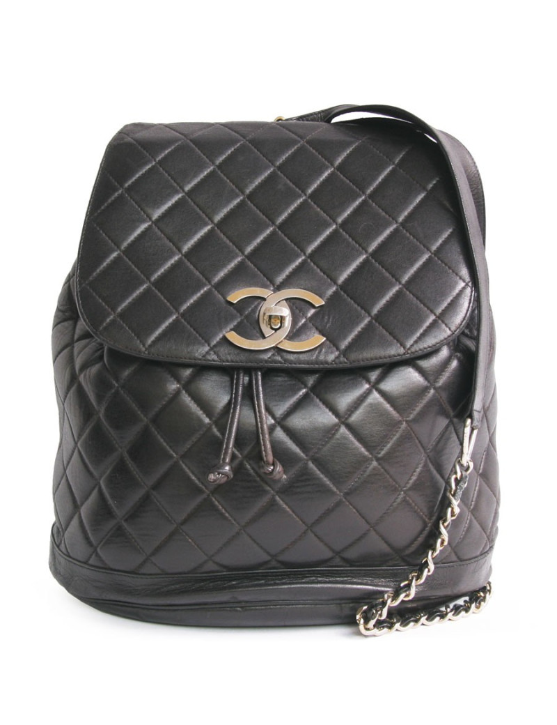 Sac à dos CHANEL en cuir d'agneau matelassé noir