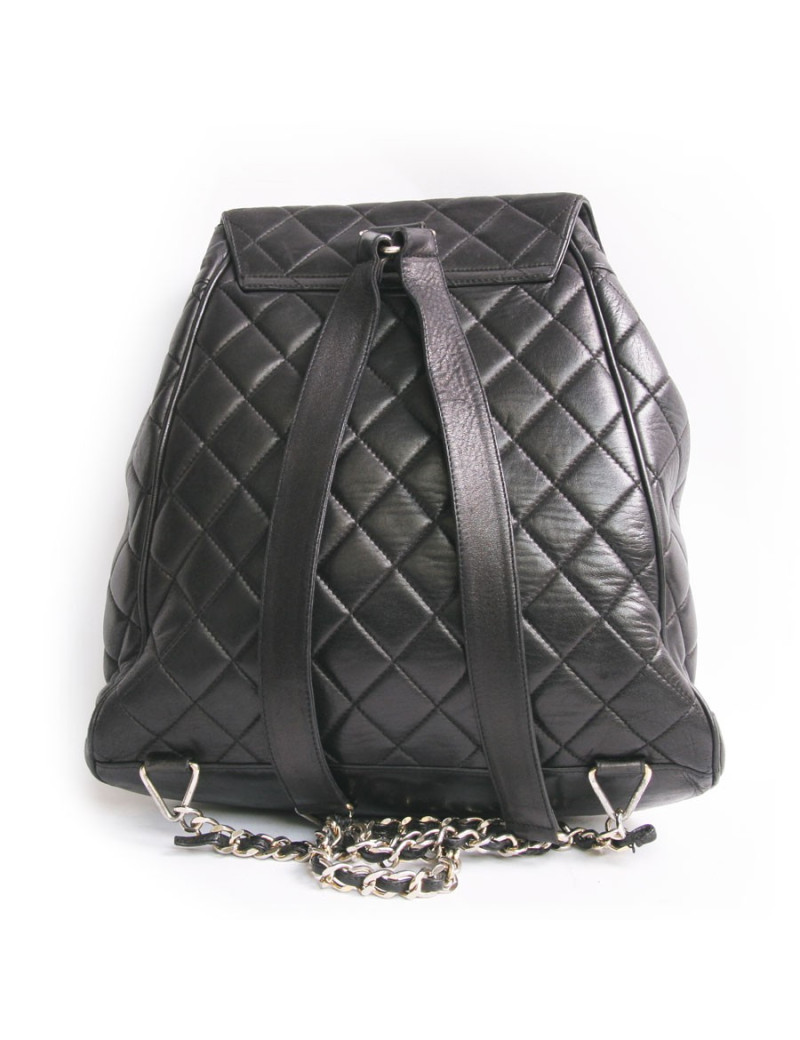 Sac à dos CHANEL en cuir d'agneau matelassé noir