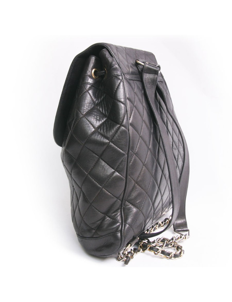 Sac à dos CHANEL en cuir d'agneau matelassé noir