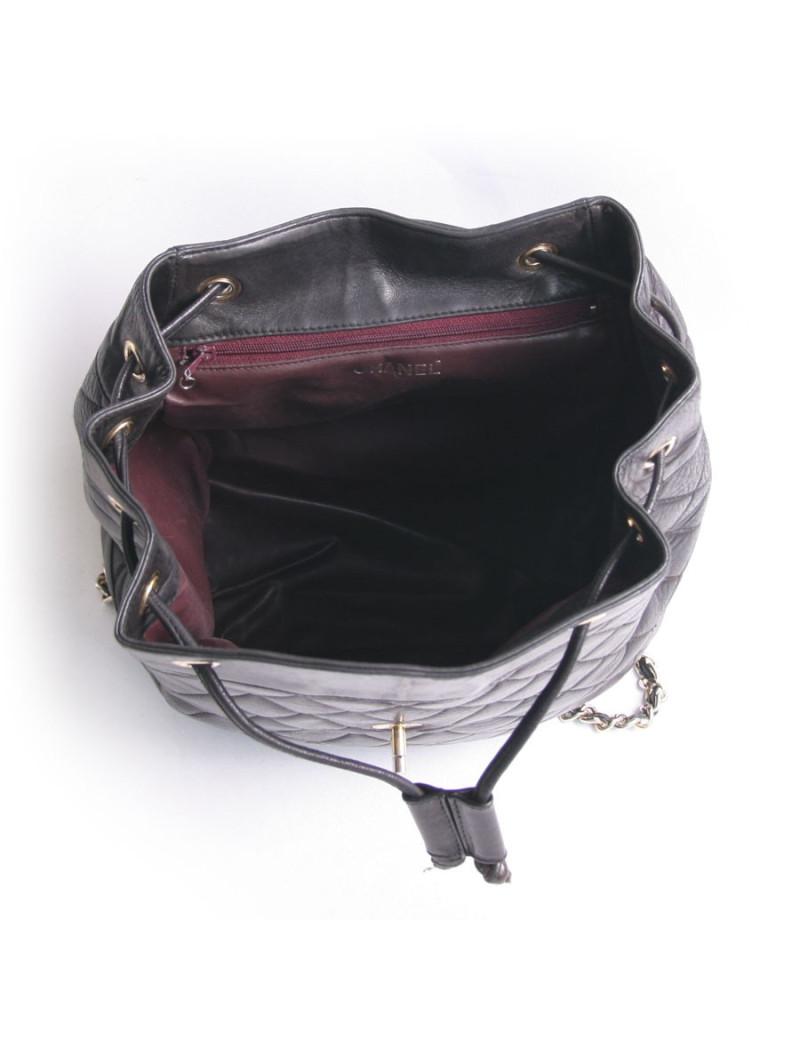 Sac à dos CHANEL en cuir d'agneau matelassé noir