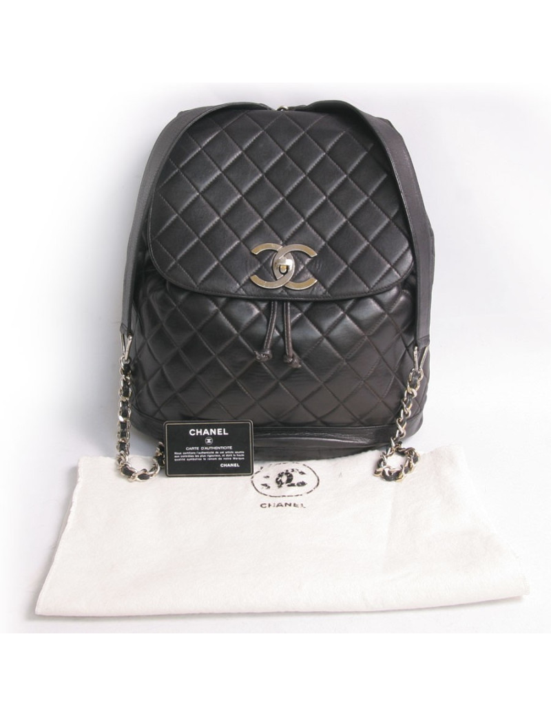 Sac à dos CHANEL en cuir d'agneau matelassé noir