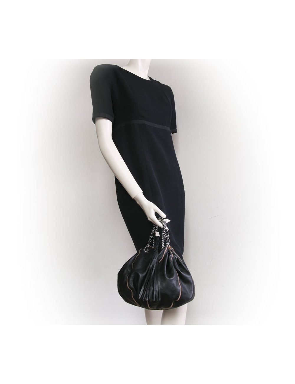 Sac besace CHANEL cuir d'agneau noir et réversible