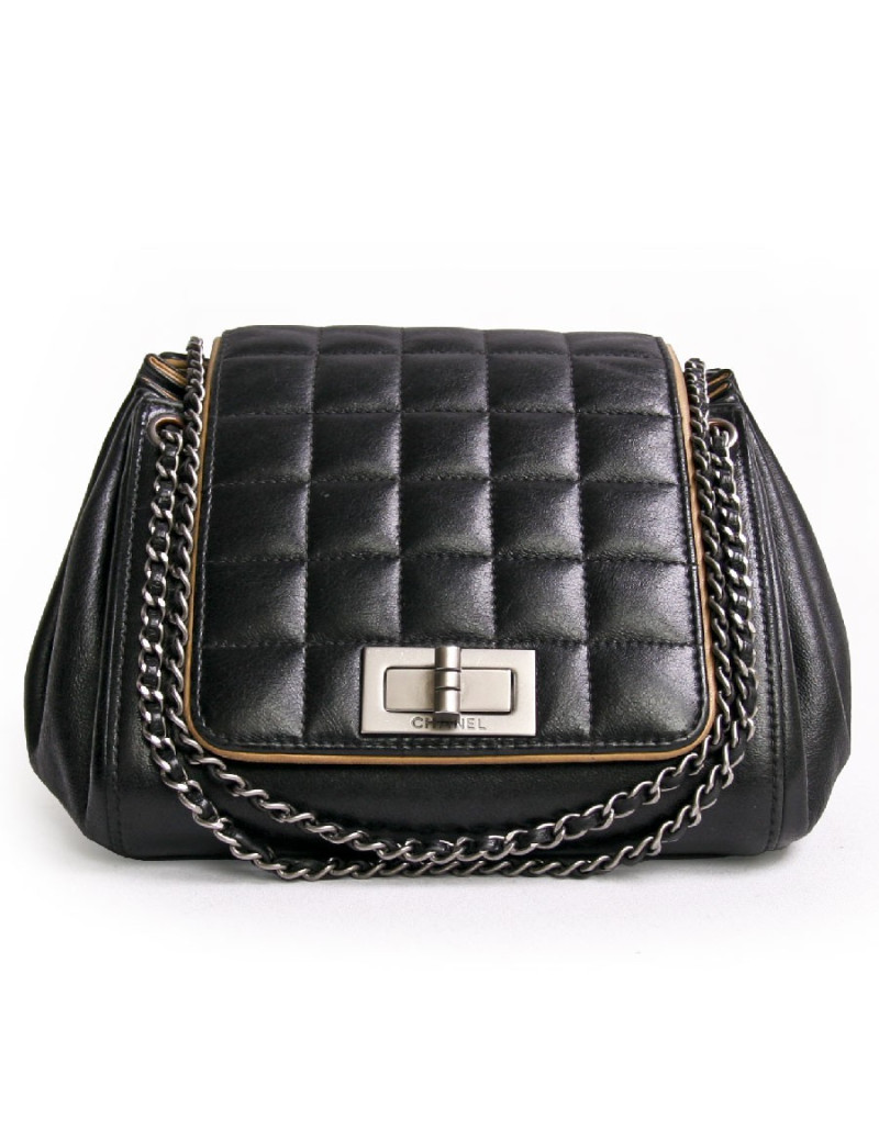 Mini sac "arcodéon" CHANEL cuir matelassé noir