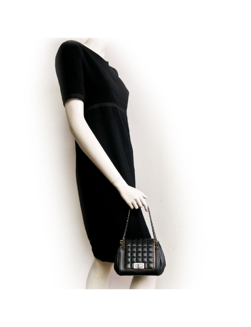 Mini sac "arcodéon" CHANEL cuir matelassé noir