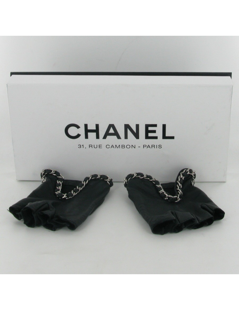 CHANEL black leather mittens