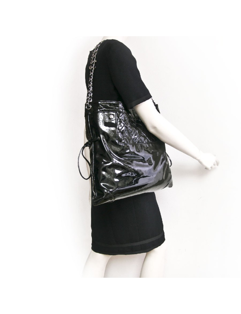 Sac besace CHANEL GM verni noir