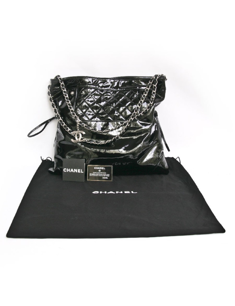 Sac besace CHANEL GM verni noir