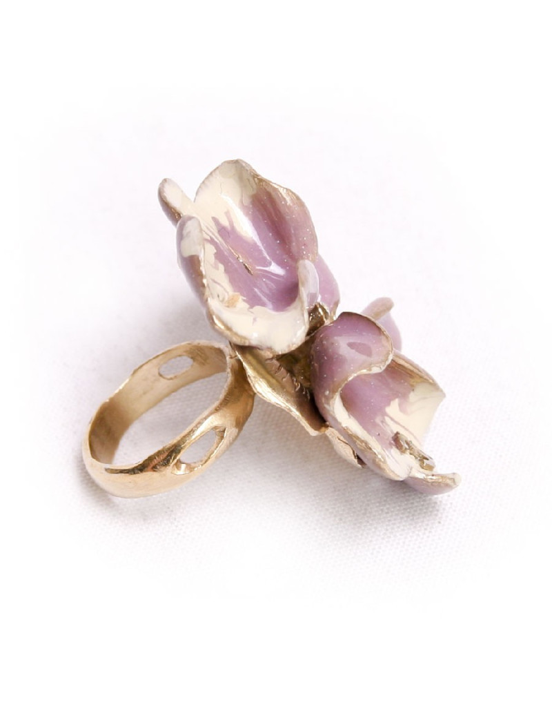 Bague Fleur CHANEL émail mauve et crème