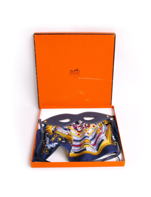 Cache-visage HERMES  en foulard de soie et cuir