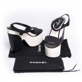 T38 two-tone CHANEL ivory and black wedge sandals