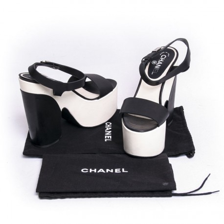 T38 two-tone CHANEL ivory and black wedge sandals - VALOIS VINTAGE