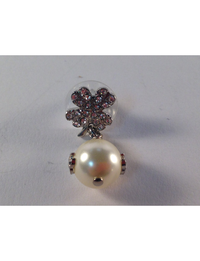 Boucles d'oreilles CHANEL trèfle strass et perle