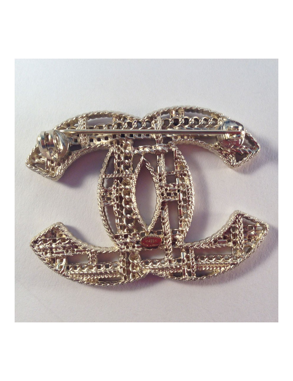 Broche CC Chanel en métal or pâle