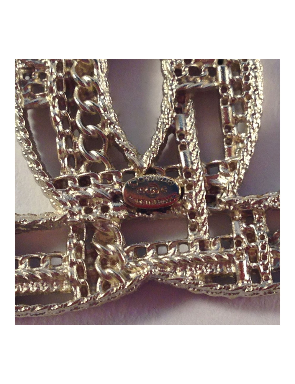 Broche CC Chanel en métal or pâle