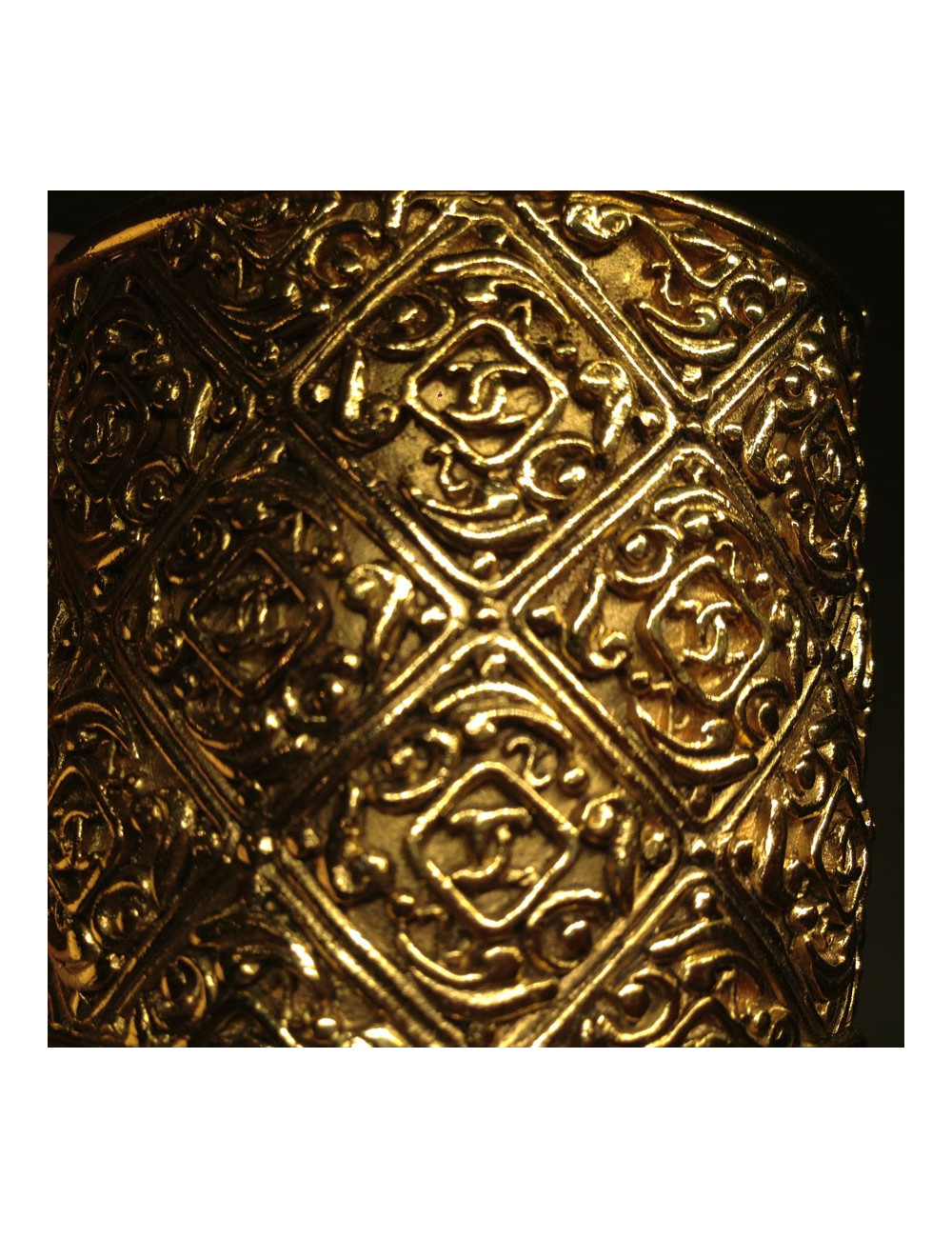 Manchette CHANEL vintage en métal doré