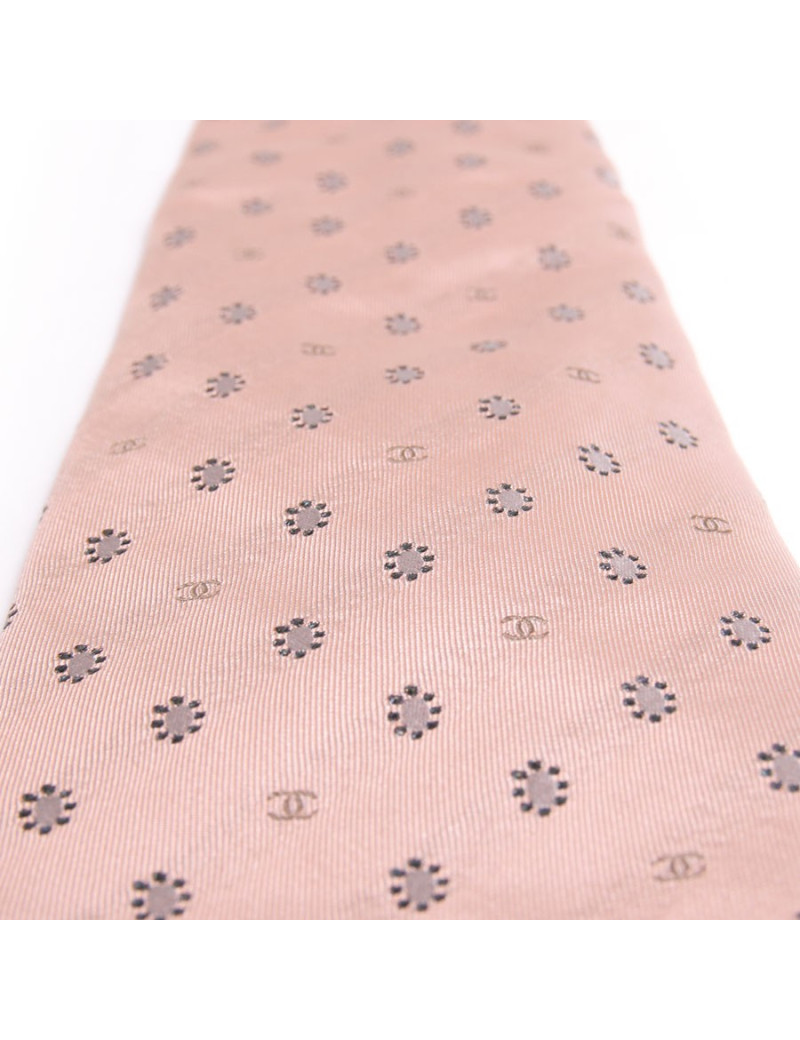 Cravate CHANEL couture soie duchesse vieux rose et brillants