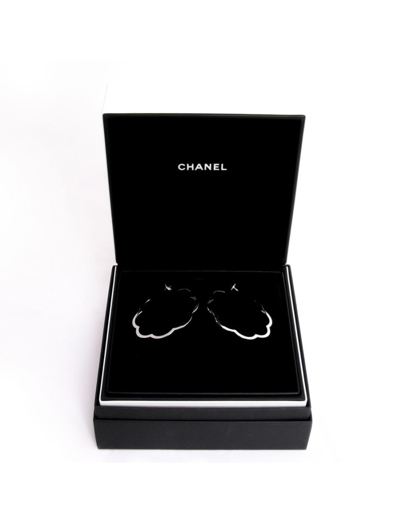 Clous d'oreille CHANEL en or blanc 