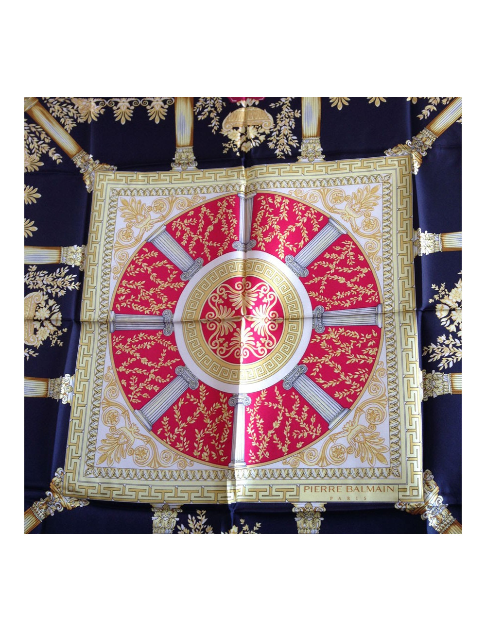 Carré Pierre BALMAIN